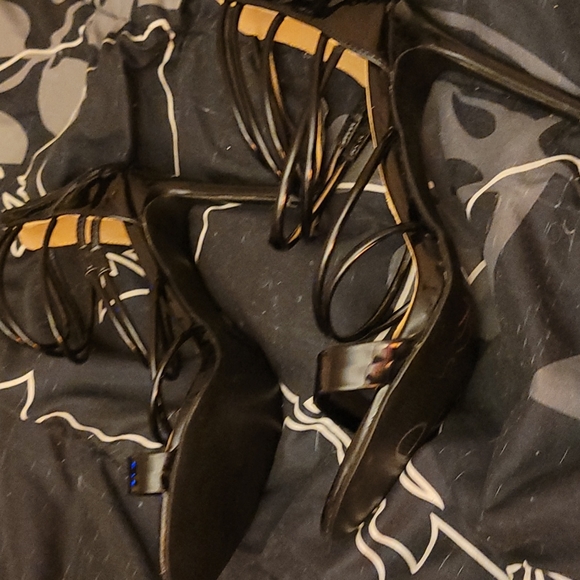 Heels - Picture 8 of 8